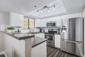 Beautiful newly remodeled 2-Bdrm Biltmore Condo - Image 3