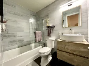 Stunning Downtown 2br/2ba Condo on Pearl St - Image 4