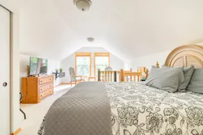Private Waterfront Retreat near downtown Auburn - Image 5