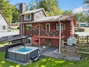 Wallenpaupack - Lake Front 3 Bedroom 2 Bath House - Image 3