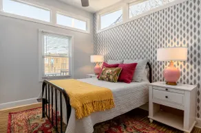 Romantic Carriage House • Walk from Hi-Fi Shows - Image 2