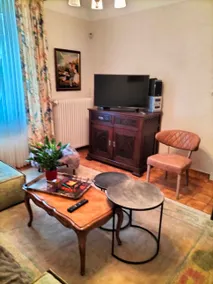 Single-story apartment in village house - Image 2