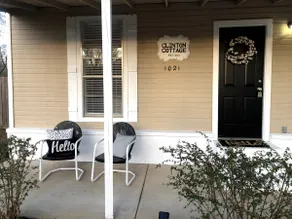 Clinton Cottage - Cozy & Comfy 3 Bedroom - Image 2