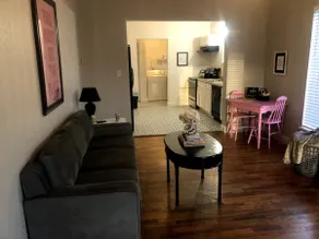 Clinton Cottage - Cozy & Comfy 3 Bedroom - Image 3