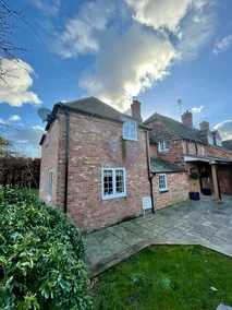 Holly Cottage, 2, Northbrook Park, Farnham-up to 6 adults - Image 2