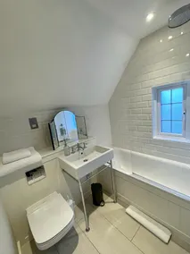 Holly Cottage, 2, Northbrook Park, Farnham-up to 6 adults - Image 3