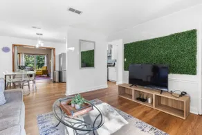 Jeff GNV Home #1 · Renovated 3/2+ bonus, Heart of Gville, UF+Springs - Image 3