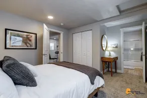 Amazing Alaskan Retreat In U-Med District! - Image 2