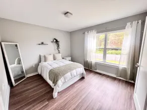 Modern home near downtown - Image 4