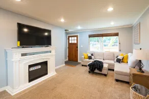Seattle Charmer - with private patio & green belt! - Image 2