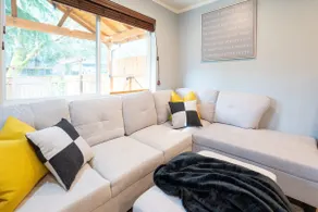 Seattle Charmer - with private patio & green belt! - Image 3