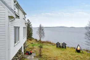 Charming cabin by the lake, rural and central - Image 2