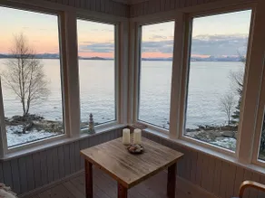 Charming cabin by the lake, rural and central - Image 5