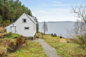 Charming cabin by the lake, rural and central - Image 3