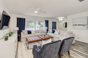 Modern style 3Bedroom home with hot tub less than 5 Mins from Legoland - Image 3