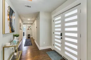 Designer 5 Bedroom With Backyard Downtown Atl - Image 4