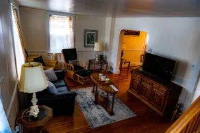 Spacious Home a mile away of York expo center with free parking lot. - Image 2