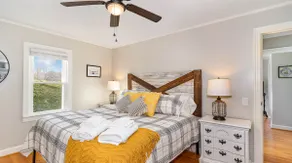 Updated Modern Farmhouse Near Downtown Dickson! - Image 4