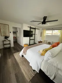 Ibiza - Charming, Chic Suite in Biltmore Area - Image 5