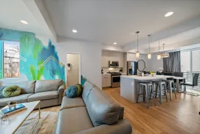 Artistic Modern 2bed/4bath w/ Private Rooftop!! - Image 2