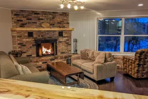Cozy nature cottage on peaceful lake in the woods - Image 4