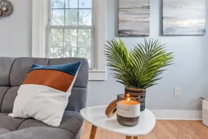 BOHO BUNGALOW - STEPS FROM HISTORIC DOWNTOWN APEX - Image 3