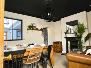 Idyllic Victorian Cottage Open Fire, Hot Tub, Sleeps 8, City 5 mins, Zoo 15 mins - Image 5