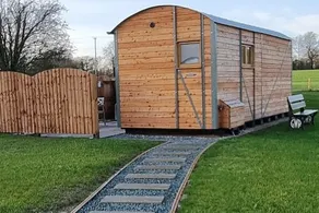 Luxury glamping wagon Hodnet - wood-fired hot tub - Image 3