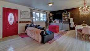 The Girlfriend Getaway - Centrally Located-Keyless Entry - Image 2