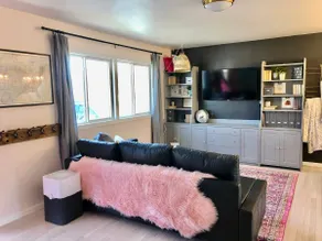 The Girlfriend Getaway - Centrally Located-Keyless Entry - Image 3