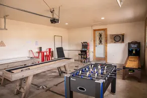 family getaway with hot tub and game room on 2 acres - Image 3