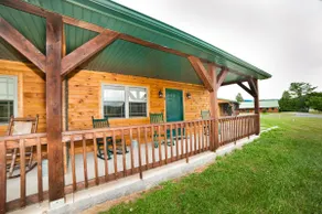 7 C's Lodging - Cabin 14 - Image 3