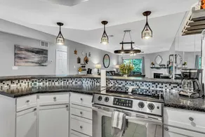 Lake Bluff Retreat - sleeps 6 - heated pool - golf - Image 4