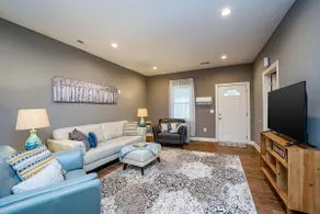 Cheerful Pet-Friendly Bungalow 1 Block from Downtown Laurens - Image 3