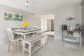 Family-friendly, 3 bedrooms & spacious backyard! - Image 5