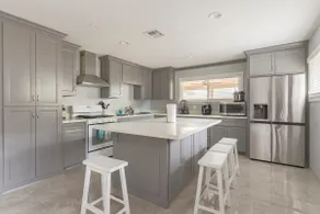 Family-friendly, 3 bedrooms & spacious backyard! - Image 4