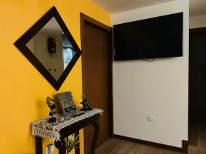 Secure suite in a private and central building - Image 4