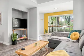 Funky 1 BR Century Home-Near DT, C-train - Image 2