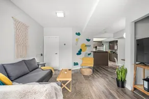 Funky 1 BR Century Home-Near DT, C-train - Image 3