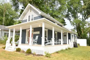 Coloma Cottage - Summer Fun, Lake, Beach, Wineries - Image 2