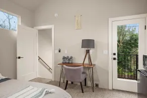 Fresh Studio near Domain w/ FREE Parking On-site - Image 5