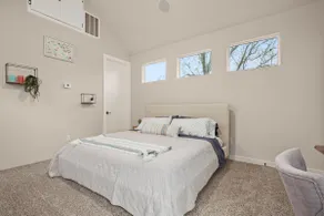 Fresh Studio near Domain w/ FREE Parking On-site - Image 4