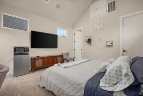 Fresh Studio near Domain w/ FREE Parking On-site - Image 2
