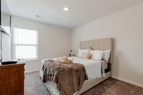 Luxurious & Spacious~5 * Location~Backyard~Parking - Image 1