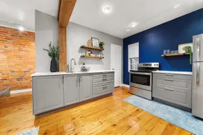 Dwtn Walkerville- Charming/Renovated 2 Bdrm Suite - Image 2