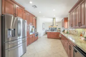 VACATION HOME +GREAT LOCATION +HEATED POOL & MORE! - Image 4
