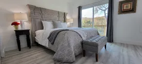 GOVERNOR'S CREEK~Waterfront, King Bed w/Water View - Image 3