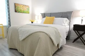 GOVERNOR'S CREEK~Waterfront, King Bed w/Water View - Image 4