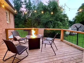 Mayberry’s Best! Peaceful, Bonus Room, Deck, Huge Yard, 5 min to downtown  - Image 5