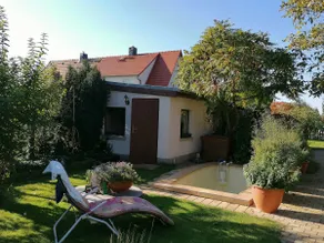Bungalow with pool and sauna for vacation & business - Image 4